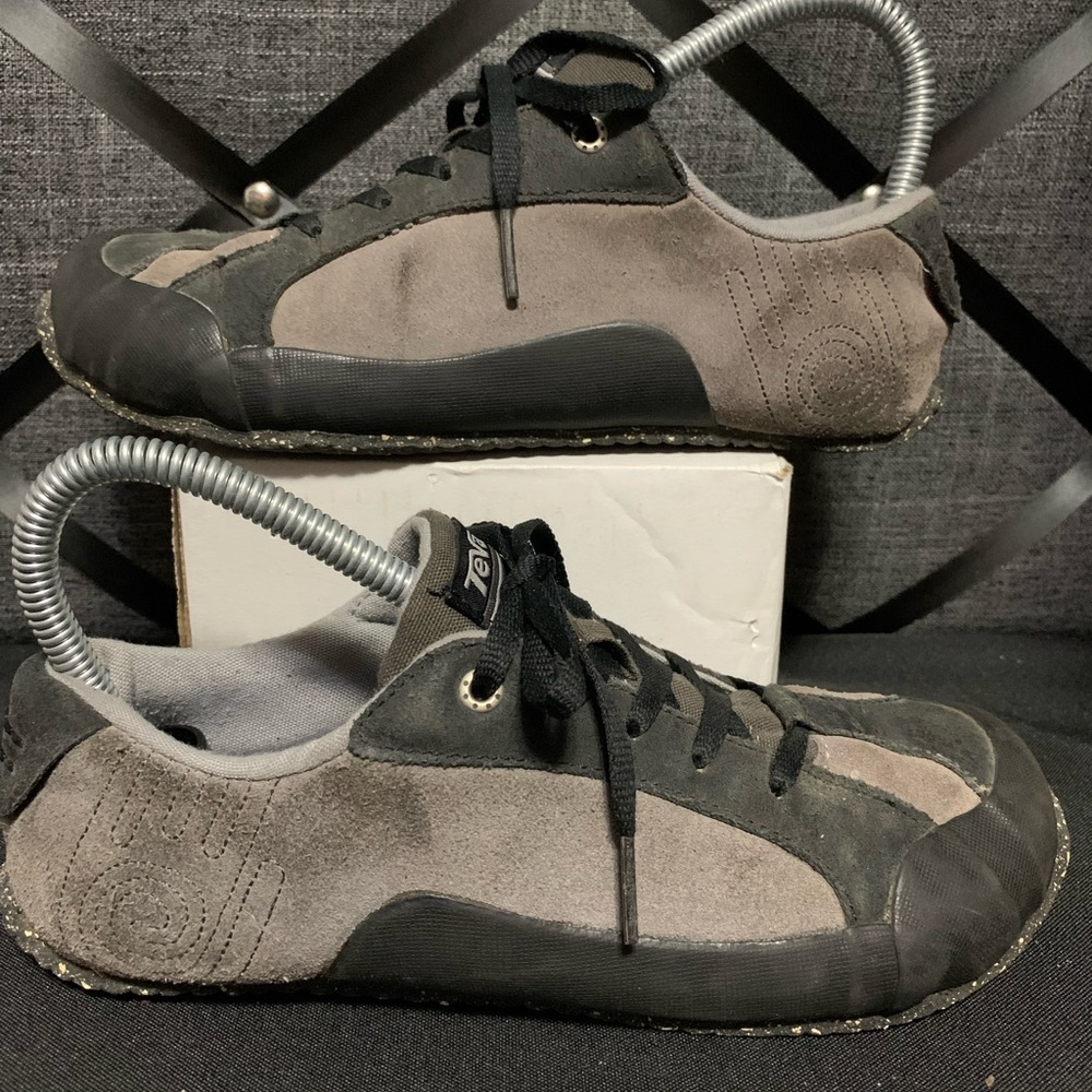 Teva 6066 Womens  Athletic Outdoor Hiking Climbing Shoes Size 4 gray black